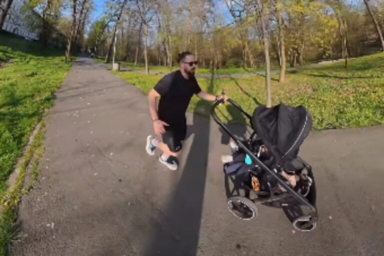 Alergare cu…cărucioare, în Sibiu: părinții se întâlnesc pentru mișcare în aer liber, în Parcul Sub Arini