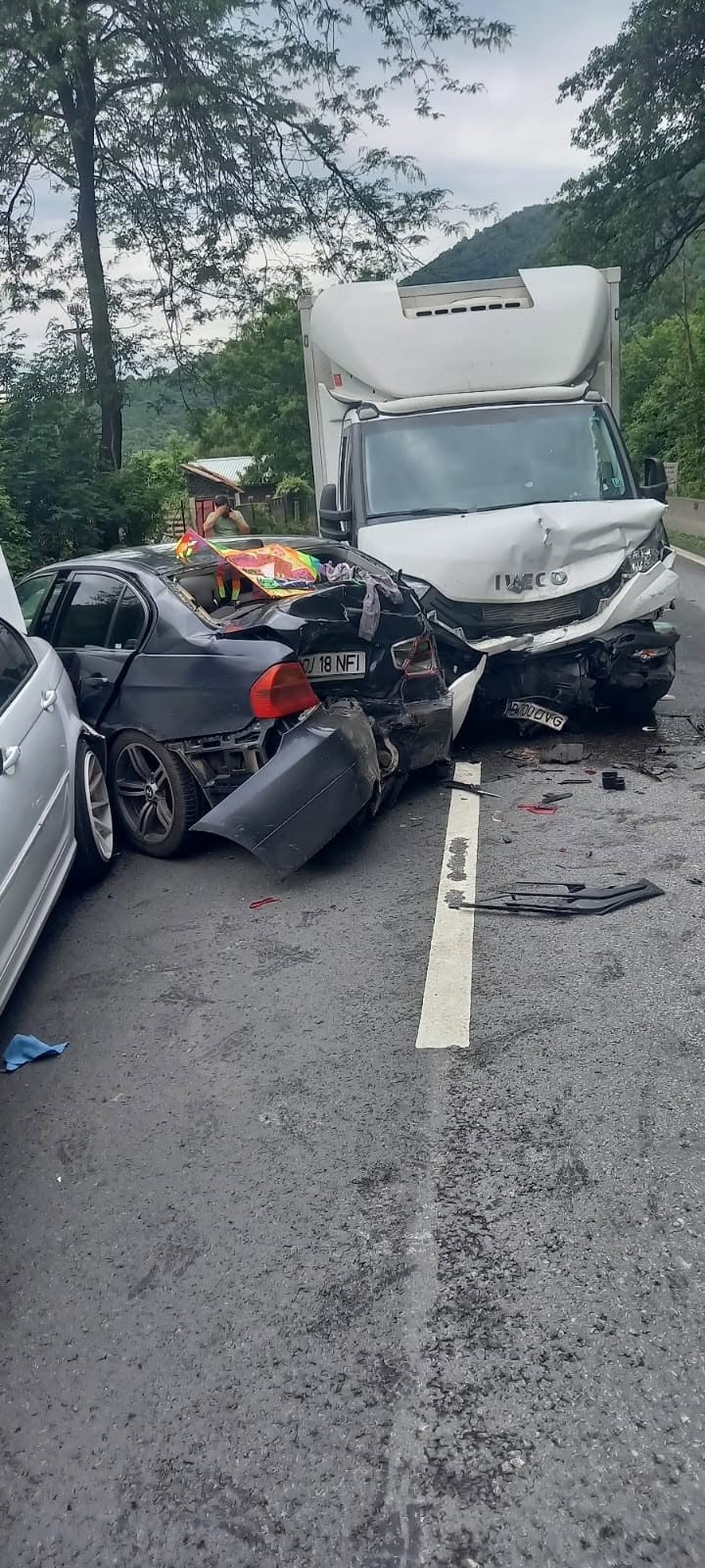 FOTO/ULTIMA ORĂ: Accident VIOLENT pe Valea Oltului. Mai multe autoturisme implicate