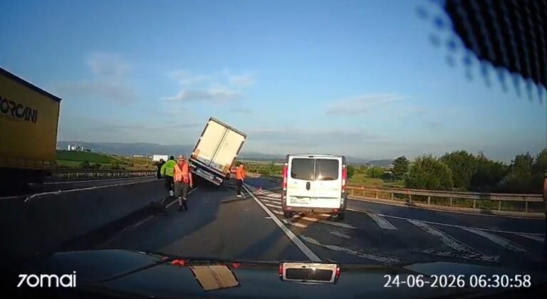 VIDEO/FOTO: Trafic PARALIZAT la intrarea în Sibiu! Accident pe breteaua de coborâre de pe autostradă