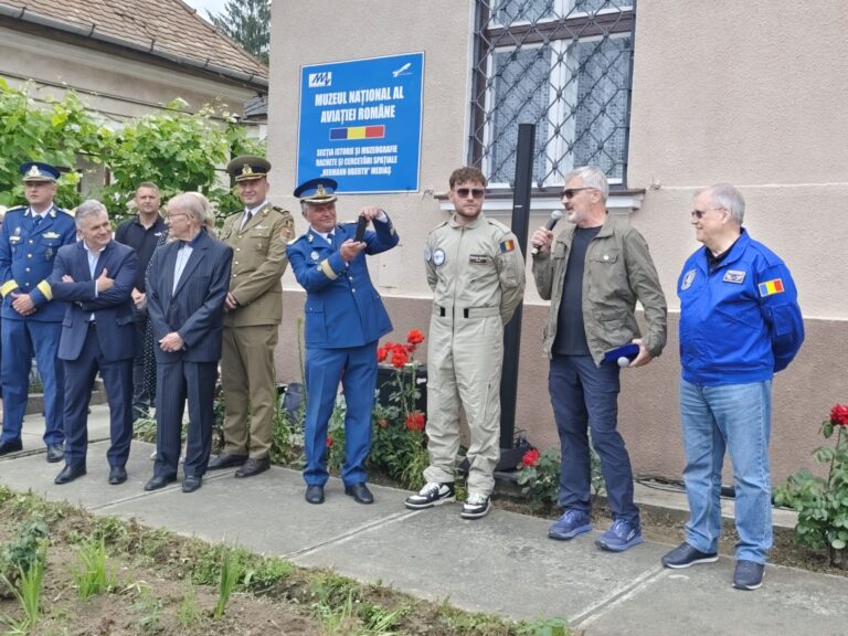FOTO – Un drum, două legende: Prunariu și Oberth, celebrați printr-o bornă comemorativă pe Via Transilvanica