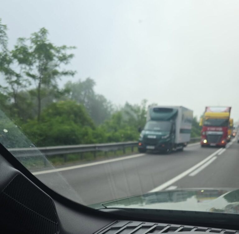 FOTO/ULTIMA ORĂ: Circulație DIFICILĂ pe Valea Oltului. Ce s-a întâmplat