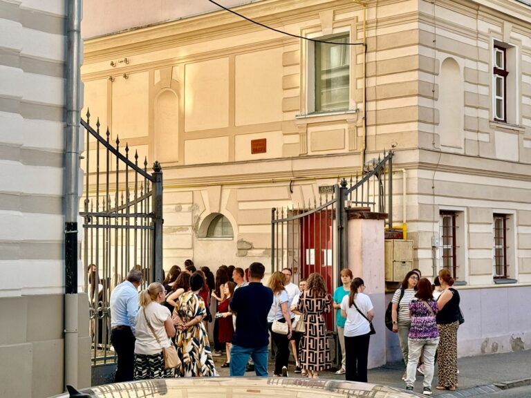 FOTO – Primele emoții ale verii: Mii de elevi sibieni susțin Evaluarea Națională