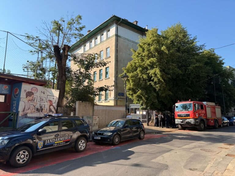 FOTO: Când presiunea examenelor apasă, salvatorii din Sibiu le amintesc părinților ce contează cu adevărat