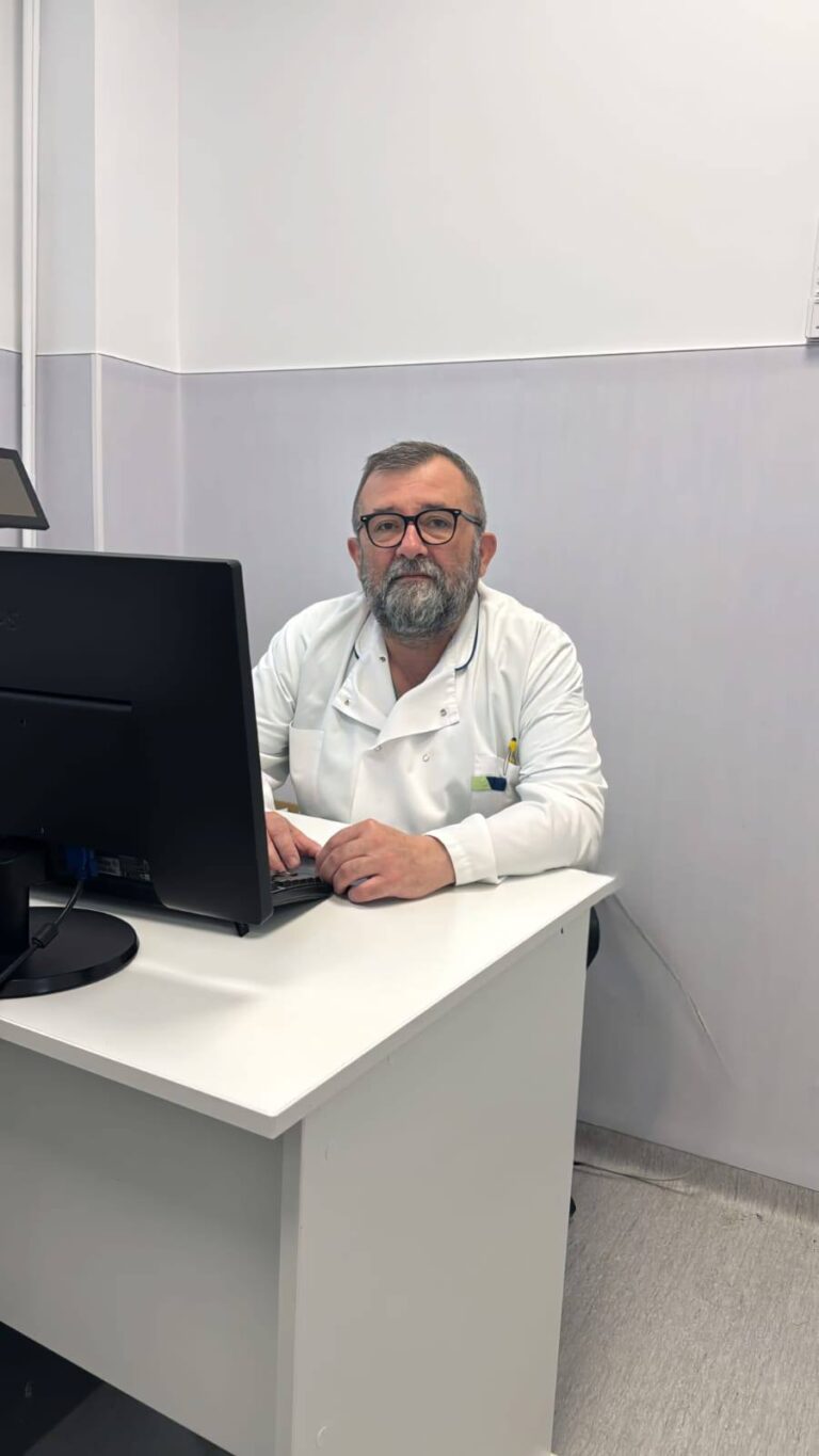 De ce ajung pacienții pe masa de operație? Un reputat chirurg sibian explică greșelile care costă sănătatea