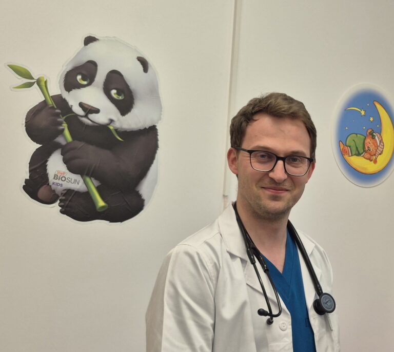 Avertismentul unui medic din Sibiu: tratamentul folosit de mulți părinți pentru tuse poate avea efecte grave asupra copiilor