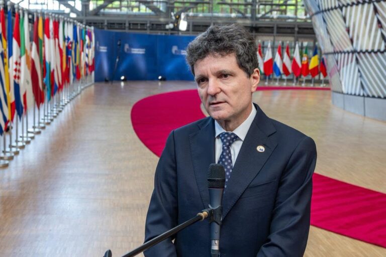 ULTIMA ORĂ: Nicușor Dan a făcut ANUNȚUL marți seara. Ce Guvern PRINDE CONTUR