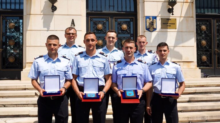 FOTO – Zile fără odihnă, o singură speranță: să-l aducă pe Alexandru acasă. Eroii ISU, jandarmii și Salvamont Sibiu, premiați de Ministerul de Interne