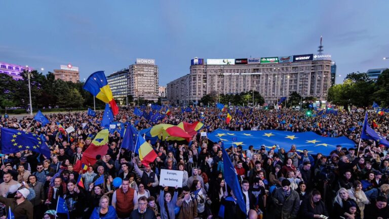 Protest în România: „Este asediu. Când sună Lia, România onestă iese în stradă să apere democrația”