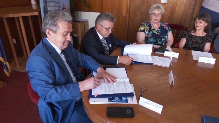 FOTO – Investiție de aproape 40 de milioane de lei la Mediaș: depou nou, troleibuze electrice și 17 stații moderne
