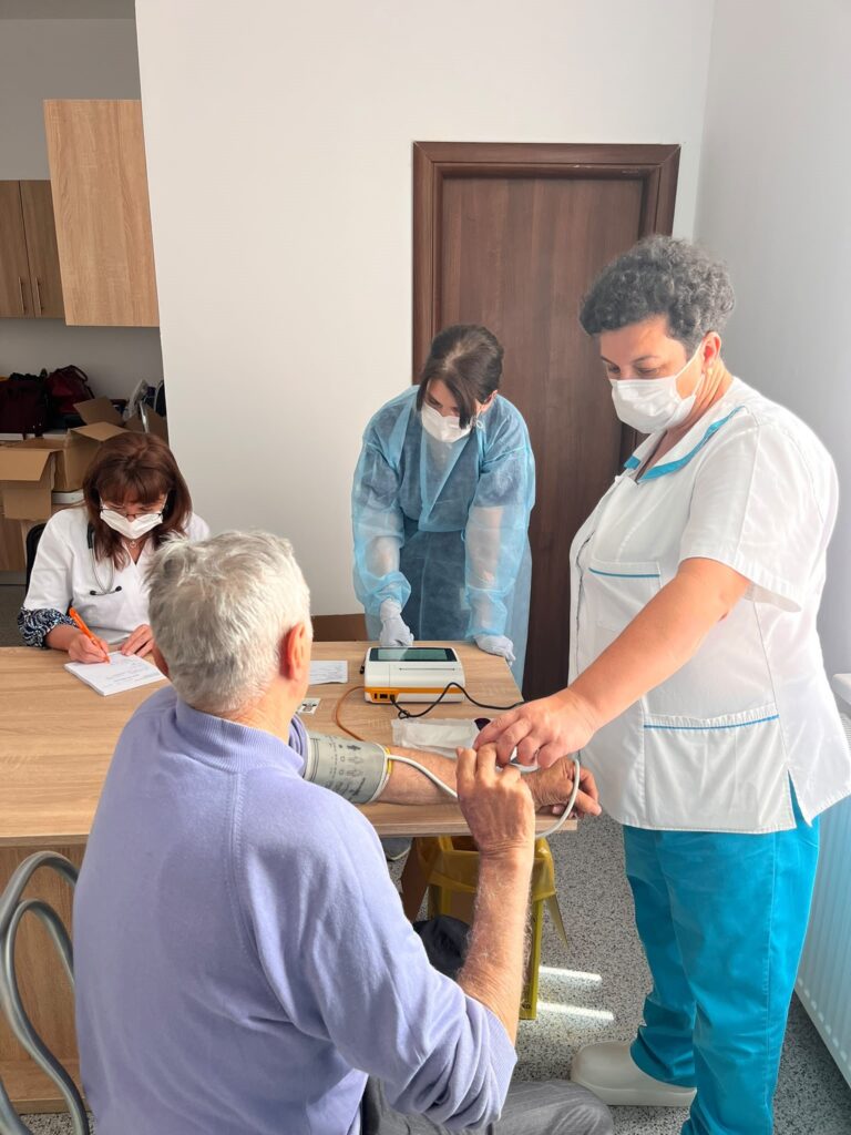 FOTO – Campania „Respiră Liber” scoate la iveală probleme respiratorii în comunitate: aproape jumătate dintre cei testați, trimiși la investigații
