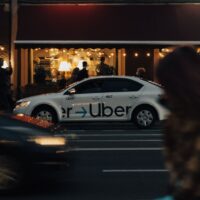 Interdicție pentru mașinile în comodat, în Uber și Bolt: proiect legislativ care ar putea schimba piața transportului alternativ