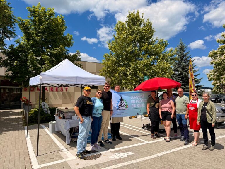 Piața agriCOOLa „Produs în Sibiu” a adus gustul autentic în curtea fabricilor Somarest din Sibiu și Avrig
