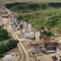 Autostrada Sibiu–Făgăraș: Progres de 36% pe Tronsonul 2 Avrig - Arpașu de Jos. Lucrările avansează cu 500 de muncitori pe șantier