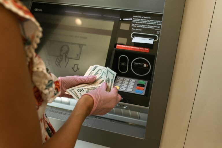 UniCredit Bank, amendată pentru încălcarea GDPR. Date despre locuințele și creditele clienților au fost divulgate accidental