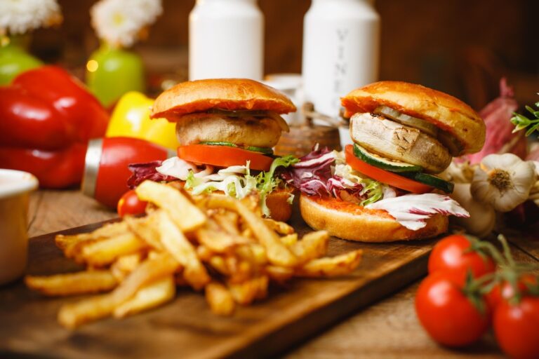 UE interzice termenul „friptură pe bază de plante” în denumiri alimentare. Burgerii și cârnații vegetarieni, rămân - Paul McCartney reacționează