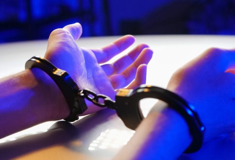 Rețea de proxenetism condusă de un elev de 16 ani: O fată de 15 ani, exploatată sexual în județele Sibiu, Brașov, Alba și Hunedoara