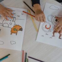 Concurs de ilustrație pentru copii și adolescenți „PERICOL”: desenele pot deveni coperta unui caiet de colecție inspirat din filmul românesc
