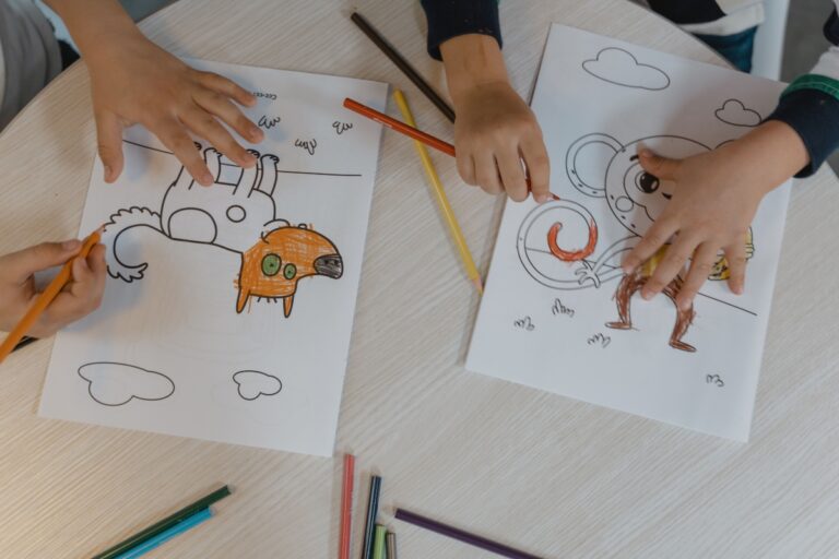 Concurs de ilustrație pentru copii și adolescenți „PERICOL”: desenele pot deveni coperta unui caiet de colecție inspirat din filmul românesc