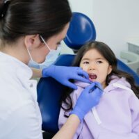 Boala dentară care afectează milioane de copii din Europa. Părinții o confundă, adesea, cu lipsa igienei orale
