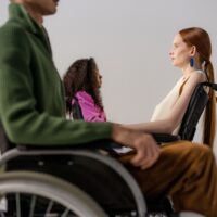 Centrele mari pentru persoane cu dizabilități se închid: România accelerează dezinstituționalizarea, dar lipsesc serviciile de sprijin