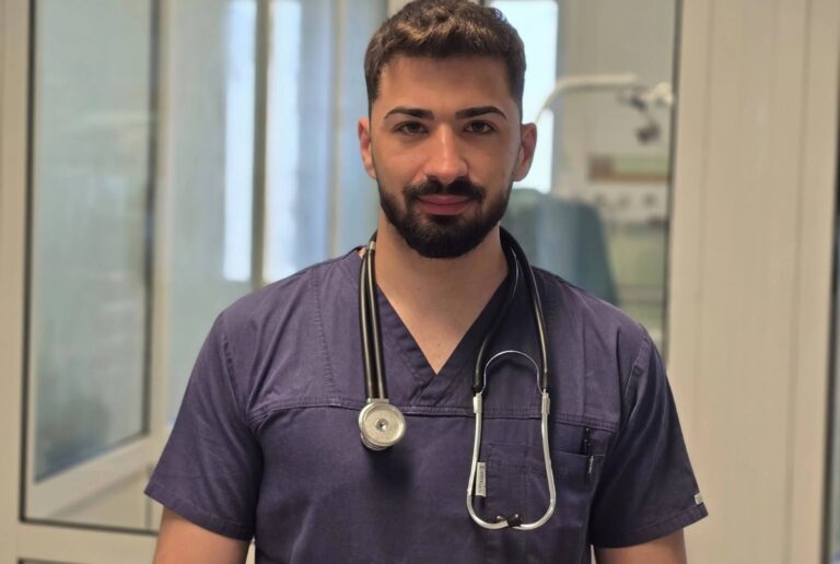 Dr. Eduard Udrea, rezident ATI la Spitalul Clinic Județean de Urgență Sibiu: „În Terapie Intensivă, succesul aparține întotdeauna întregii echipe”