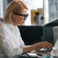 Tot mai multe joburi afișează salariul pe eJobs: peste 6.600 de oferte, după intrarea în vigoare a noii legi