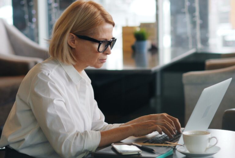 Tot mai multe joburi afișează salariul pe eJobs: peste 6.600 de oferte, după intrarea în vigoare a noii legi
