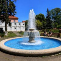 Fântâna Olandezului din Sibiu, martoră a aproape 170 de ani de istorie și speranță în curtea SCJU