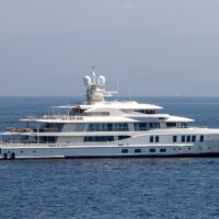 Iahtul de lux „Graceful”, asociat lui Vladimir Putin, traversat prin apele Danemarcei sub escortă militară rusă – Destinația este necunoscută