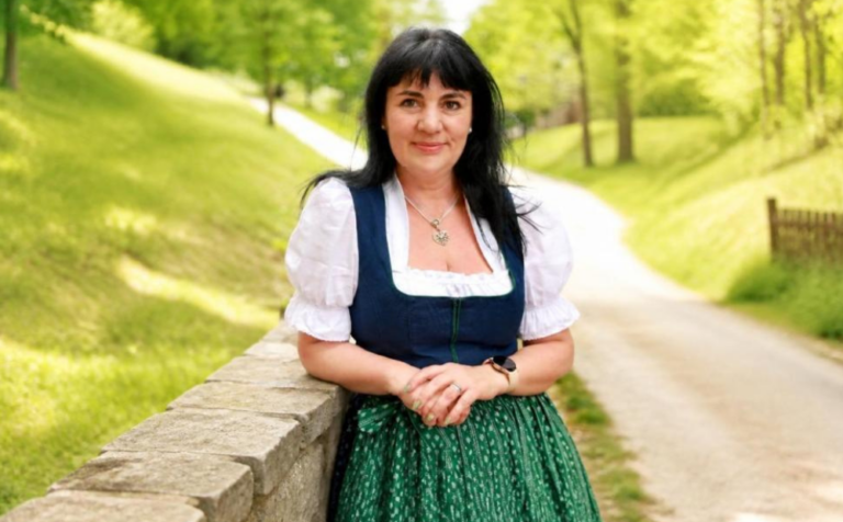 Prof. Înv. Manuela Vrancea, dascălul care de 36 de ani face din școală un loc de rămas „acasă”