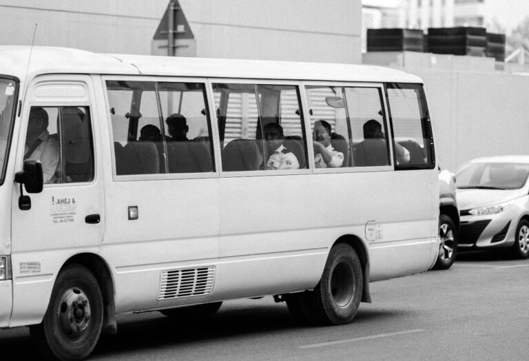 Instanța elimină o obligație birocratică din transportul interjudețean: nu mai este necesar avizul primăriilor pentru unele curse