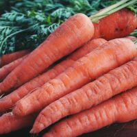 Iată 6 mituri despre alimentație pe care mulți români încă le cred: adevărul despre morcovi, micul dejun și cei 2 litri de apă pe zi