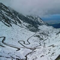 Paradox la Bâlea Lac: zăpada este tot mai puțină, dar riscul de avalanșe rămâne ridicat