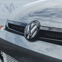 Volkswagen pregătește cea mai mare restructurare din istoria sa: până la 100.000 de concedieri și închiderea a patru fabrici