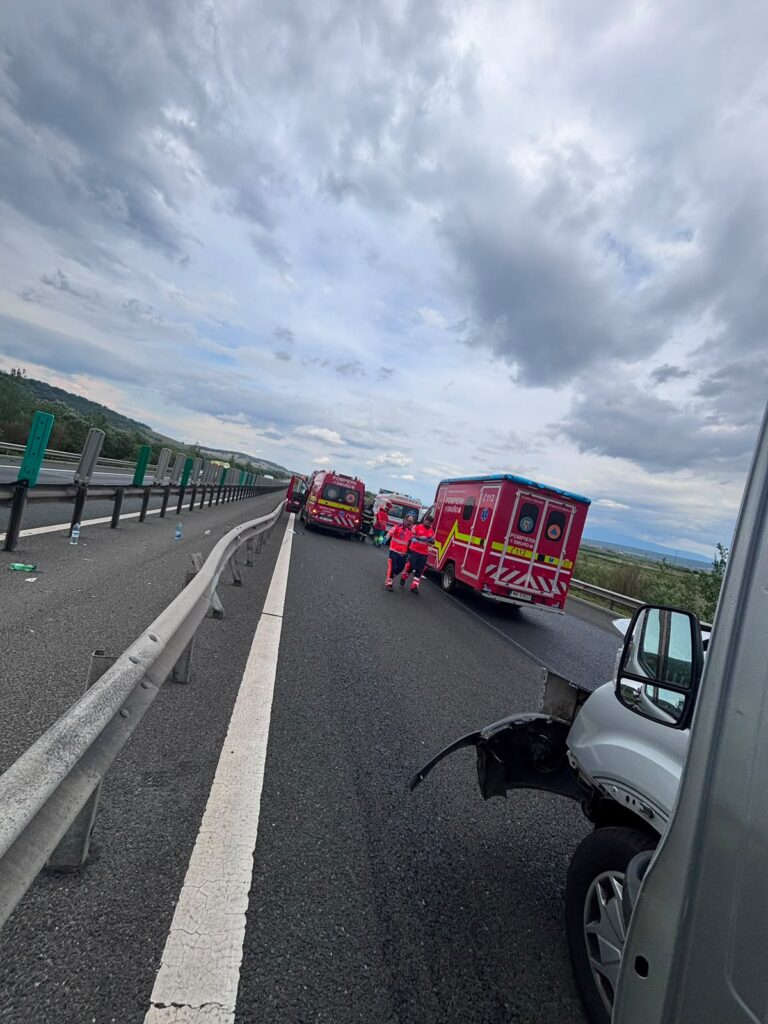 FOTO: ALERTĂ pe A1 Sibiu – Săliște: două accidente produse în același timp. Echipajele de intervenție, mobilizare de amploare