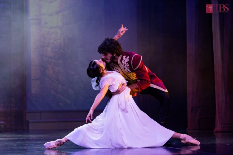 Angelo Morgillo în rolul Othello și Alba Fernandez, în rolul Desdemona 3