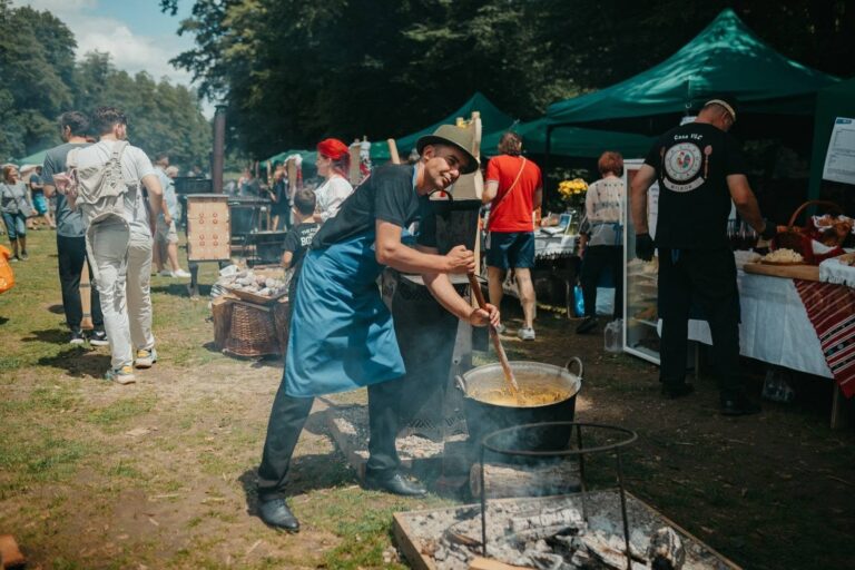 FOTO – Mii de povești, o singură destinație: Muzeul ASTRA găzduiește un festival al culturilor din România