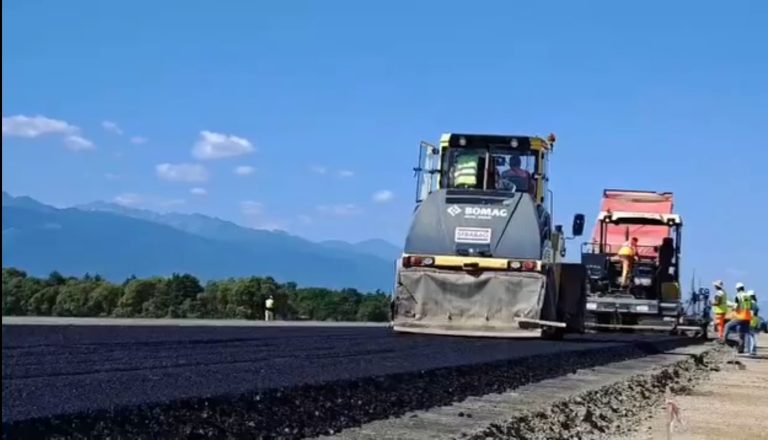 VIDEO: Prima ASFALTARE pe Autostrada Sibiu–Făgăraș! Proiectul intră într-o etapă decisivă