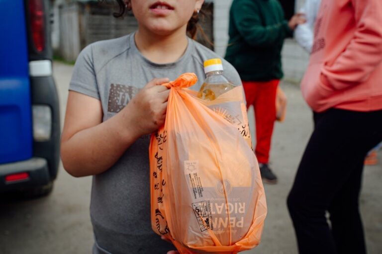 Alimente salvate de la risipă au ajuns în Sibiu. Apel către companii: „Solidaritatea nu intră în vacanță”
