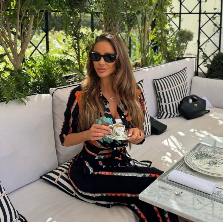 Bianca Drăgușanu rămâne fără 773 de haine. ANAF le scoate la VÂNZARE