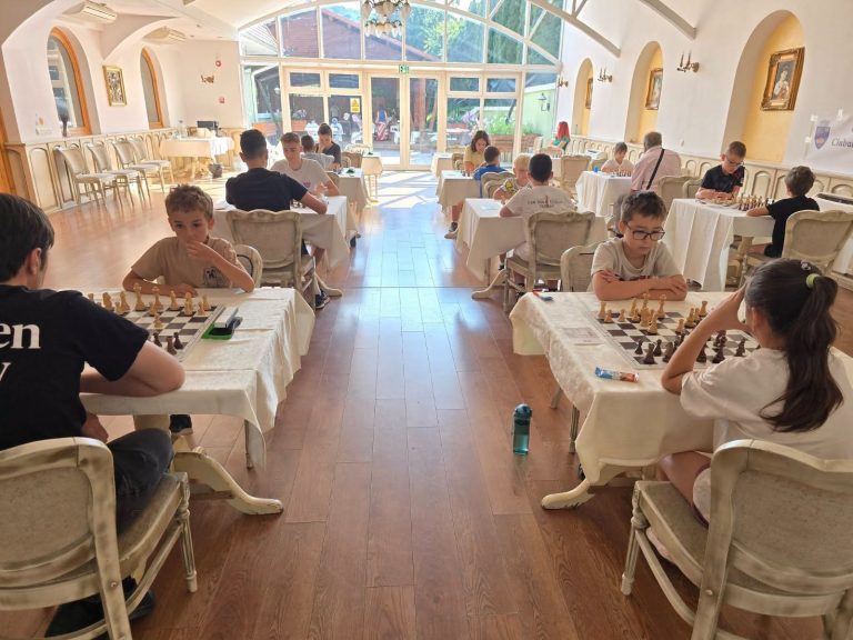 FOTO – Atmosferă de mare competiție la Mediaș! Orașul a găzduit două evenimente sportive importante