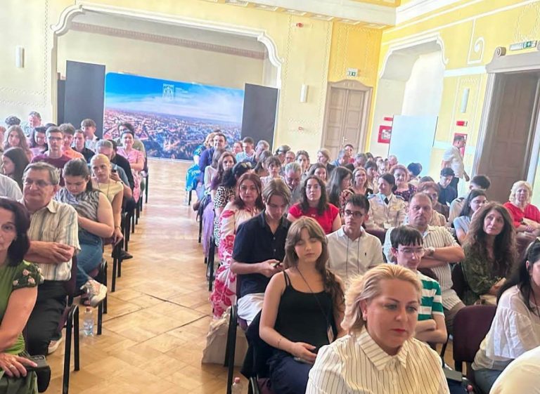 FOTO: Mândrie pentru Mediaș și Liceul „Axente Sever”! David Povară a cucerit Premiul I la competiția națională de istorie