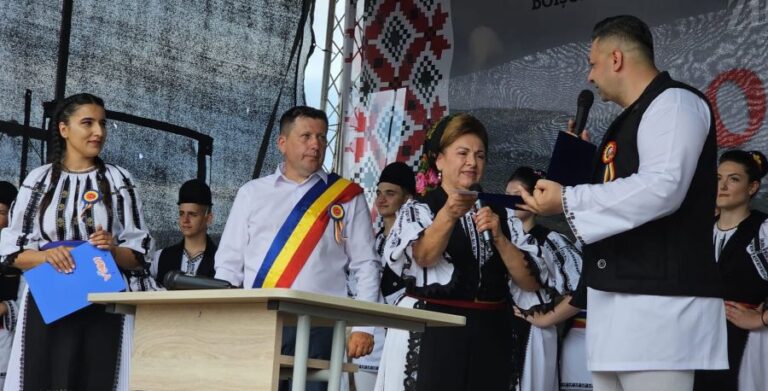 Artistul sibian Mircea Cârțișorean, Cetățean de Onoare al Comunei Boișoara