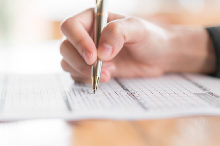 VIDEO – Scene incredibile la BAC: o elevă a adormit în timpul probei de Matematică. „Matematica nu se lipește de mine”