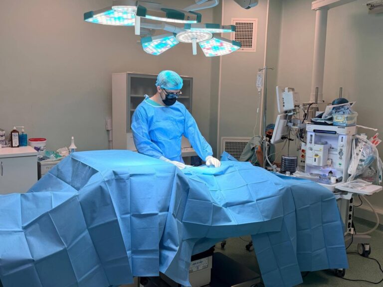 FOTO – Performanță medicală la Sibiu: o intervenție dificilă, realizată cu succes de echipa de Neurochirurgie