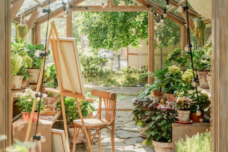 Spațiul de relaxare care schimbă atmosfera din curte fără efort
