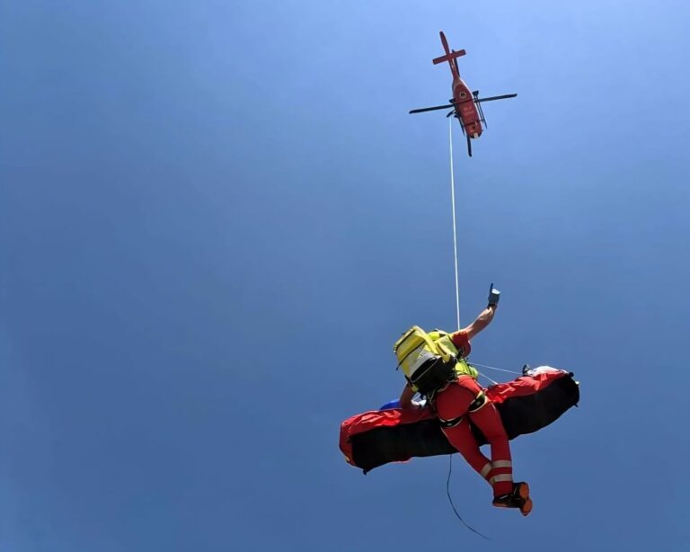 Momente dramatice în Munții Bucegi: Salvamontiștii au intervenit cu elicopterul pentru trei turiști