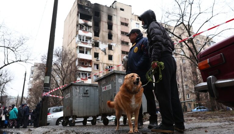 Scandalurile din cauza mobilizării militare din Ucraina EXPLODEAZĂ: sute de persoane s-au confruntat cu echipele de recrutare militară