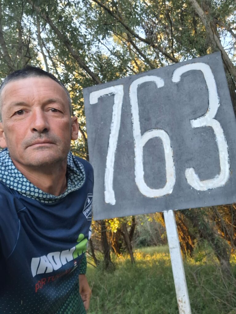 100 de kilometri pe Dunăre, cinci zile de singurătate și o baliză drept singur prieten: povestea sibianului care și-a testat limitele în apă