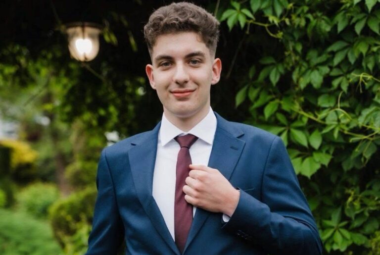 Bogdan Dragotă, din județul Sibiu, a obținut nota 10 după contestație la Bacalaureat 2026. Ce medie finală are șeful de promoție